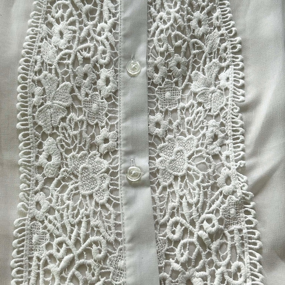 CROCHET FRONT BLOUSE, WHITE, SIZE 4X, LONG SLEEVES WITH BUTTON CUFFS, DARTS, BAC
